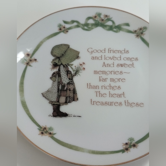 Holly Hobbie 1978 Porcelain Decorative Porcelain Plate - Picture 2 of 4